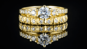 ako zladit svadobne obrucky so zasnubnym prstenom kamea diamonds