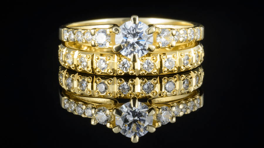 ako zladit svadobne obrucky so zasnubnym prstenom kamea diamonds
